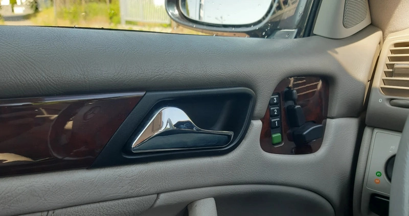 Mercedes-Benz CLS cena 46500 przebieg: 69000, rok produkcji 2006 z Nasielsk małe 79
